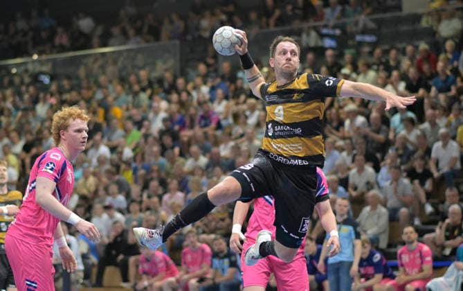 25 05 2026, Dresdens Julius Dierberg throws, Handball, 2 Bundesliga, HC ELbflorenz Dresden TSV Bayer Dormagen, c Dresden