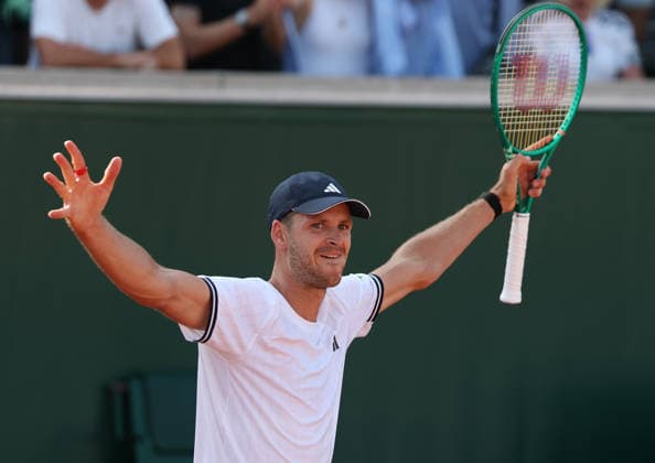 May 25, 2026, Paris, Ile De France, France: HUBERT HURKACZ of Poland celebrates during the match against J. Munar of Spain in the first round of tennis tournament Roland Garros. Hurkacz won 6:3, 6:3, 2:6, 6:3. Paris France - ZUMAc278 20260525_zsp_c278_048 Copyright: xMarcinxCholewinskix