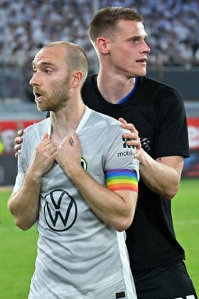 Paderborn, Home Deluxe Arena, 25 05 26, GER, Herren, Relegation, Saison 2025 2026, SC Paderborn 07 VfL Wolfsburg Bild v li Christian ERIKSEN Wolfsburg und Steffen TIGGES Paderborn DFL regulations prohibit any use of photographs as image sequences and or quasi video NRW Deutschland