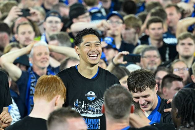 Paderborn, Home Deluxe Arena, 25 05 26, GER, Herren, Relegation, Saison 2025 2026, SC Paderborn 07 VfL Wolfsburg Bild Schlussjubel, Emotion, Freude bei den Spielern des SC Paderborn nach dem Aufstieg Hier Santiago CASTANEDA Paderborn DFL regulations prohibit any use of photographs as image sequences and or quasi video NRW Deutschland