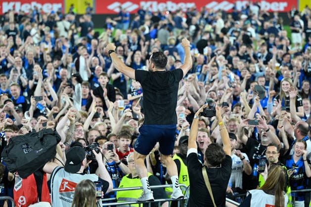 Paderborn, Home Deluxe Arena, 26 05 26, GER, Herren, Relegation, Saison 2025 2026, SC Paderborn 07 VfL Wolfsburg Bild Schlussjubel, Emotion, Freude bei Trainer Ralf KETTEMANN Paderborn DFL regulations prohibit any use of photographs as image sequences and or quasi video NRW Germany