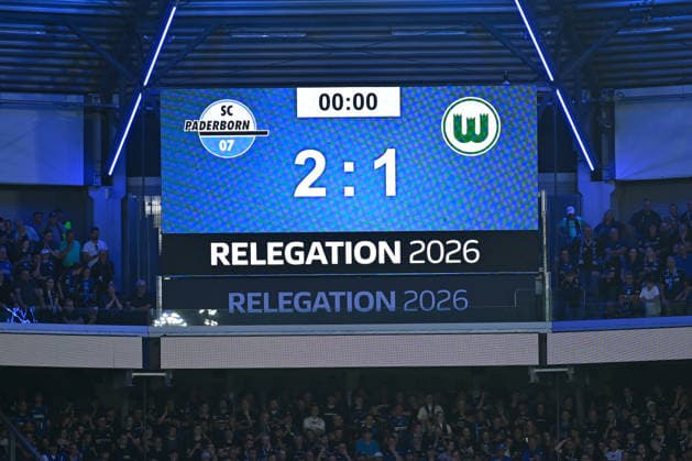 Paderborn, Home Deluxe Arena, 25 05 26, GER, Herren, Relegation, Saison 2025 2026, SC Paderborn 07 VfL Wolfsburg Bild Anzeigetafel mit Endstand 2 1 DFL regulations prohibit any use of photographs as image sequences and or quasi video NRW Deutschland