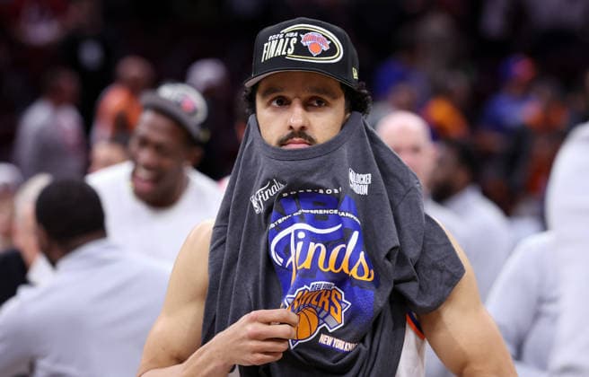 New York Knicks Landry Shamet (44) puts on his Finals T-Shirt after a 130-93 win over the Cleveland Cavaliers in the Eastern Conference Final game 4 to win the series 4-0 in Cleveland, Ohio Monday May 25, 2026.  CLE20260525112 AARONxJOSEFCZYK