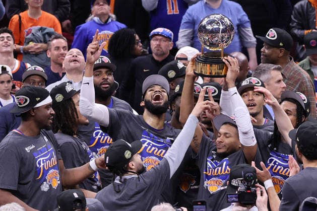 The New York Knicks celebrate a 130-93 win over the Cleveland Cavaliers in the Eastern Conference Final game 4 to win the series 4-0 in Cleveland, Ohio Monday May 25, 2026.  CLE20260525113 AARONxJOSEFCZYK