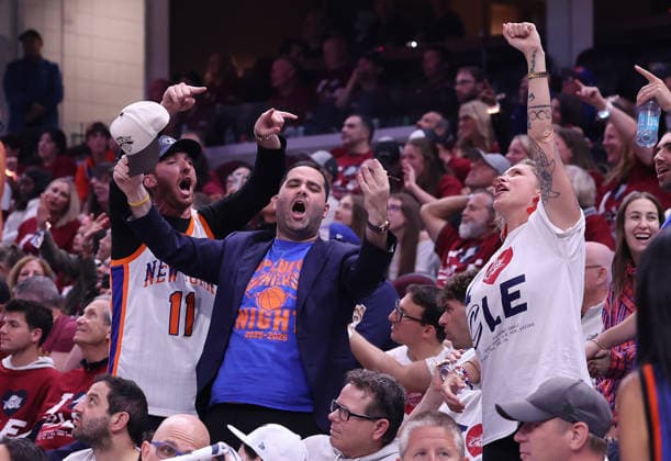 Fans sing during a time out in the third quarter of the New York Knicks game against the Cleveland Cavaliers in the Eastern Conference Final game 4 to win the series 4-0 in Cleveland, Ohio Monday May 25, 2026. The Knicks clinched the series with a 130-93 to advance to the NBA, Basketball Herren, USA Finals.  CLE20260525123 AARONxJOSEFCZYK