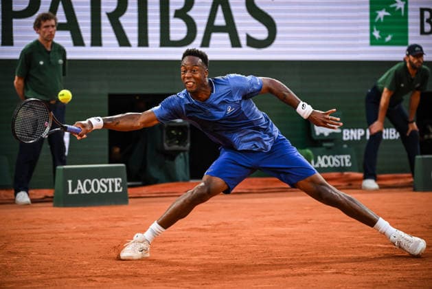 May 25, 2026, Paris, France, France: GAEL MONFILS of France goes for a ball in his match against H. Gaston in the first round of the Roland-Garros 2026, French Open Grand Slam tennis tournament at Roland-Garros Stadium. Monfils put on a show, taking his final French Open match to 5 sets, but ultimately loosing the match. Paris France - ZUMAm308 20260525_zsp_m308_080 Copyright: xMatthieuxMirvillex