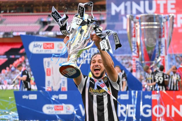Notts County v Salford City - Sky Bet League Two Play-Off Final Jodi Jones of Notts County celebrates with the trophy during the Sky Bet League 2 Play Off Final match between Notts County and Salford City at Wembley Stadium in London on May 25, 2026. London Greater London United Kingdom  Copyright: xMIxNewsx originalFilename:fletcher-nottscou260525_npcrR.jpg