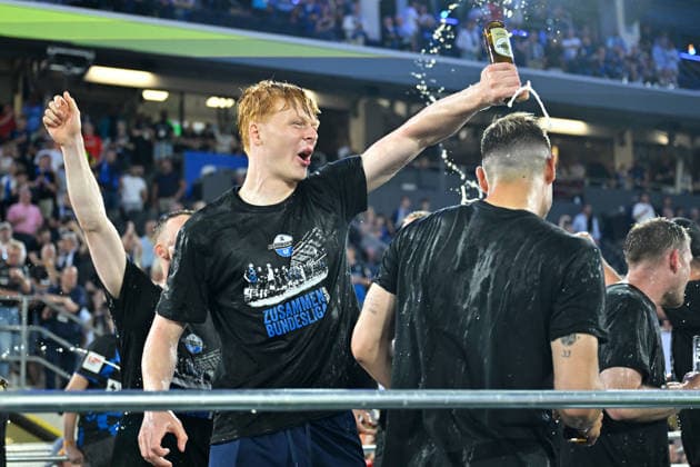 Paderborn, Home Deluxe Arena, 25 05 26, GER, Herren, Relegation, Saison 2025 2026, SC Paderborn 07 VfL Wolfsburg Bild Schlussjubel, Emotion, Freude bei Torwart Florian PRUHS Paderborn DFL regulations prohibit any use of photographs as image sequences and or quasi video NRW Germany