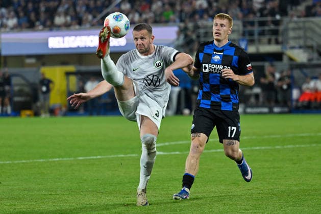 Paderborn, Home Deluxe Arena, 25 05 26, GER, Men, Relegation, Season 2025 2026, SC Paderborn 07 VfL Wolfsburg Picture from left in duel Denis VAVRO Wolfsburg and Laurin CURDA Paderborn DFL regulations prohibit any use of photographs as image sequences and or quasi video NRW Germany