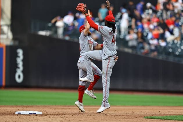 MLB, Baseball Herren, USA Cincinnati Reds Vs. New York Mets Cincinnati Reds outfielder Blake Dunn 59 and shortstop Elly De La Cruz 44 celebrate the Reds 7-2 victory in the baseball game against the New York Mets at Citi Field in Corona, New York, on May 25, 2026. Flushing New York United States  Copyright: xGordonxDonovanx originalFilename:donovan-mlbcinci260525_np4eU.jpg