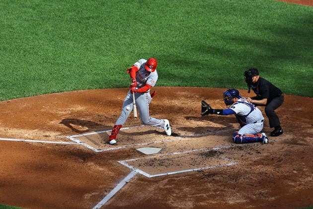MLB, Baseball Herren, USA Cincinnati Reds Vs. New York Mets Cincinnati Reds player JJ Bleday 22 hits a home run during the third inning of the baseball game against the New York Mets at Citi Field in Corona, New York, on May 25, 2026. Flushing New York United States  Copyright: xGordonxDonovanx originalFilename:donovan-mlbcinci260525_npNjf.jpg