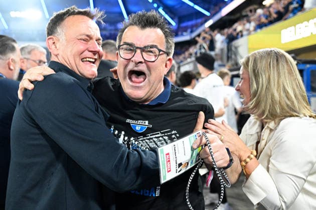 Paderborn, Home Deluxe Arena, 25 05 26, GER, Herren, Relegation, Saison 2025 2026, SC Paderborn 07 VfL Wolfsburg Bild Schlussjubel, Emotion, Freude bei Geschaeftsfuehrer Martin HORNBERGER Paderborn nach dem Bundesliga Aufstieg DFL regulations prohibit any use of photographs as image sequences and or quasi video NRW Deutschland