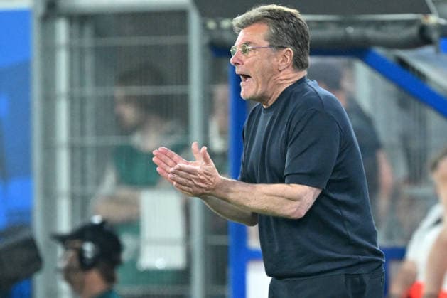 Paderborn, Home Deluxe Arena, 25.05.26, GER, Herren, Relegation, Saison 2025-2026, SC Paderborn 07 - VfL Wolfsburg Bild: Trainer Dieter HECKING (Wolfsburg) DFL regulations prohibit any use of photographs as image sequences and or quasi-video. NRW Deutschland *** Paderborn, Home Deluxe Arena, 25 05 26, GER, Herren, Relegation, Saison 2025 2026, SC Paderborn 07 VfL Wolfsburg Bild Trainer Dieter HECKING Wolfsburg DFL regulations prohibit any use of photographs as image sequences and or quasi video NRW Germany