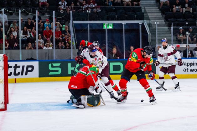 ZURICH, SWITZERLAND - MAY 26: Bence Balizs (Hungary, 1) stops- Martins Dzierkals (Latvia, 17) during the Preliminary Round - Group A Match 51 between Hungary and Latvia at the IIHF Ice hockey, Eishockey World Championship, WM, Weltmeisterschaft 2026, Swiss Life Arena on May 26, 2026 in Zurich, Switzerland. Zurich Switzerland Copyright: xTimoxSteinx