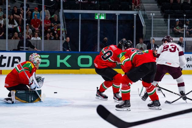 ZURICH, SWITZERLAND - MAY 26: Bence Balizs (Hungary, 1) keeping the puck during the Preliminary Round - Group A Match 51 between Hungary and Latvia at the IIHF Ice hockey, Eishockey World Championship, WM, Weltmeisterschaft 2026, Swiss Life Arena on May 26, 2026 in Zurich, Switzerland. Zurich Switzerland Copyright: xTimoxSteinx