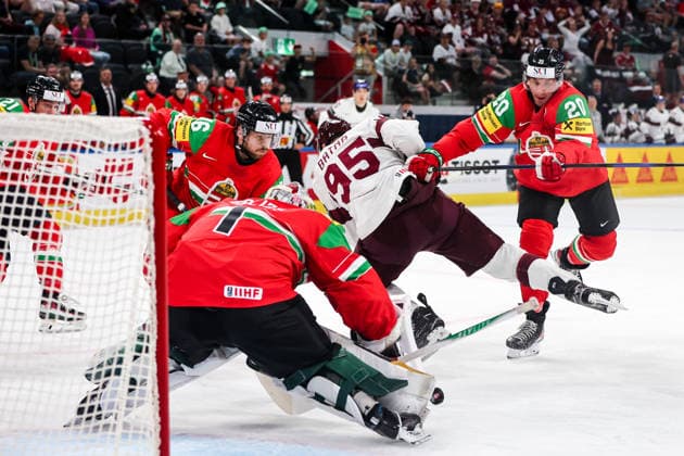 Ice hockey, Eishockey - IIHF WC 2026 ZURICH,SWITZERLAND,26.MAY.26 - ICE HOCKEY - IIHF Ice Hockey World Championship, WM, Weltmeisterschaft 2026, group stage, Hungary vs Latvia. Image shows Janos Hari (HUN), Bence Balizs (HUN), Oskars Batna (LAT) and Istvan Sofron (HUN).  GEPAxpictures xMaticxKlansek