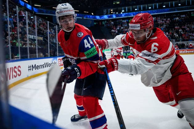 260526 Tinus Luc Koblar of Norway and Oliver Kjaer of Denmark during the 2026 IIHF Ice Hockey World Championship match between Norway and Denmark on May 26, 2026 in Fribourg Photo Jesper Zerman BILDBYRAN kod JZ JZ0731 ishockey ice hockey ishockey vm 2026 vm 2026 iihf world championship norge norway danmark denmark bbeng norge norway danmark denmark  Copyright: JESPERxZERMAN BB260526JZ008