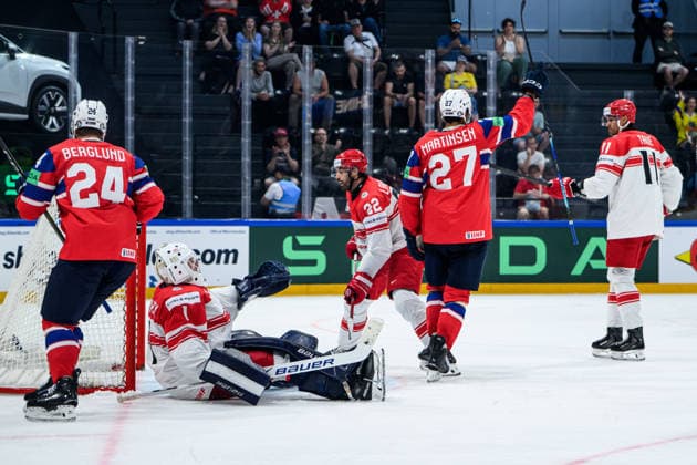 260526 Andreas Martinsen of Norway celebrates after 2 1 during the 2026 IIHF Ice Hockey World Championship match between Norway and Denmark on May 26, 2026 in Fribourg Photo Jesper Zerman BILDBYRAN kod JZ JZ0731 ishockey ice hockey ishockey vm 2026 vm 2026 iihf world championship norge norway danmark denmark bbeng jubel norge norway danmark denmark celebrates  Copyright: JESPERxZERMAN BB260526JZ010