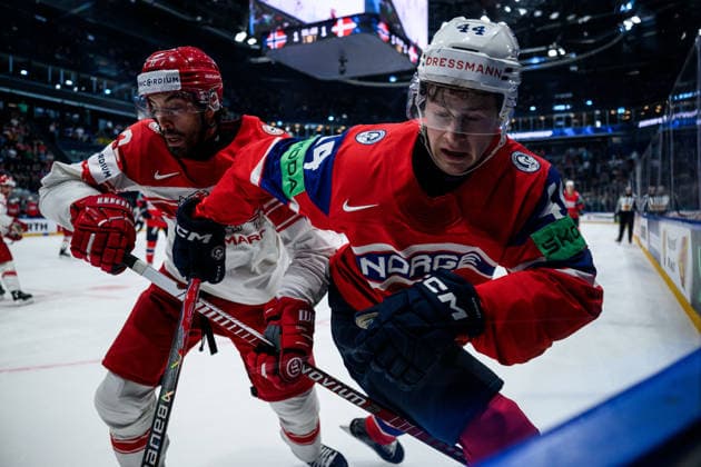 260526 Markus Lauridsen of Denmark and Tinus Luc Koblar of Norway during the 2026 IIHF Ice Hockey World Championship match between Norway and Denmark on May 26, 2026 in Fribourg Photo Jesper Zerman BILDBYRAN kod JZ JZ0731 ishockey ice hockey ishockey vm 2026 vm 2026 iihf world championship norge norway danmark denmark bbeng norge norway danmark denmark  Copyright: JESPERxZERMAN BB260526JZ011
