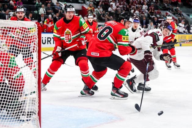 Ice hockey, Eishockey - IIHF WC 2026 ZURICH,SWITZERLAND,26.MAY.26 - ICE HOCKEY - IIHF Ice Hockey World Championship, WM, Weltmeisterschaft 2026, group stage, Hungary vs Latvia. Image shows Zsombor Garat (HUN) and Oskars Lapinskis (LAT).  GEPAxpictures xMaticxKlansek