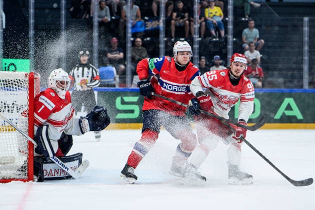 260526 Goaltender Nicolaj Henriksen and Nick Olesen of Denmark and Noah Steen of Norway during the 2026 IIHF Ice Hockey World Championship match between Norway and Denmark on May 26, 2026 in Fribourg Photo Jesper Zerman BILDBYRAN kod JZ JZ0731 ishockey ice hockey ishockey vm 2026 vm 2026 iihf world championship norge norway danmark denmark bbeng norge norway danmark denmark  Copyright: JESPERxZERMAN BB260526JZ017