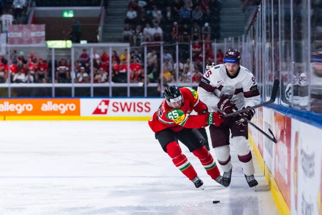 ZURICH, SWITZERLAND - MAY 26: Tamas Ortenszky (Hungary, 55) in the battle for the puck with Oskars Batna (Latvia, 95) during the Preliminary Round - Group A Match 51 between Hungary and Latvia at the IIHF Ice hockey, Eishockey World Championship, WM, Weltmeisterschaft 2026, Swiss Life Arena on May 26, 2026 in Zurich, Switzerland. Zurich Switzerland Copyright: xTimoxSteinx