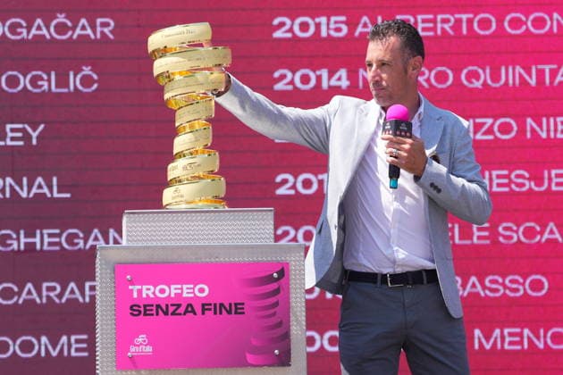 Vincenzo Nibali with the trophy (trofeo senza fine) during Stage 16 of the Giro d™Italia from Bellinzona to Cari Swiss, Tuesday May 26, 2026  Copyright: xSpada LaPressex