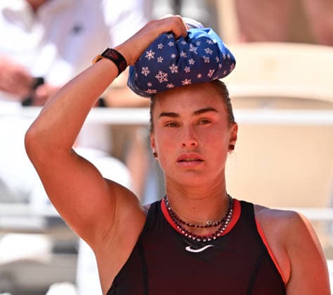 2026 French Open, Roland-Garros - Day 3 PARIS, FRANCE - MAY 26: Aryna Sabalenka cools off during her Women s Singles first-round match against Jessica Bouzas Maneiro of Spain on Day Three of the 2026 French Open at Roland Garros Stadium on May 26, 2026 in Paris, France. Mustafa Yalcin Anadolu Paris France. Editorial use only. Please get in touch for any other usage.  Copyright: x2026xAnadoluxMustafaxYalcinx