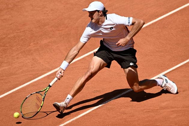 2026 French Open (Roland-Garros) - Day 3 PARIS, FRANCE - MAY 26: Adam Walton of Australia in action against Daniil Medvedev (not seen) during a first-round men s singles match on the third day of the French Open (Roland Garros) in Paris, France, on May 26, 2026. Burak Akbulut Anadolu Paris France. Editorial use only. Please get in touch for any other usage.  Copyright: x2026xAnadoluxBurakxAkbulutx