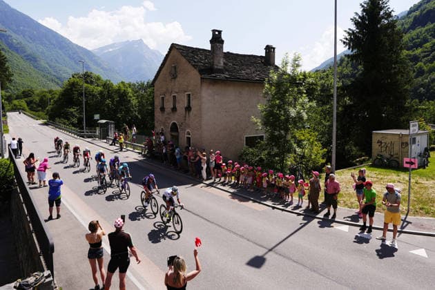 The pack rides during Stage 16 of the Giro d™Italia from Bellinzona to Cari Swiss, Tuesday May 26, 2026  Copyright: xFabioxFerrarii LaPressex