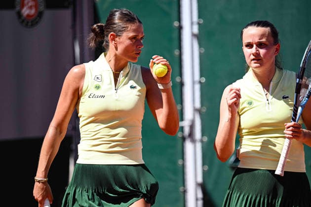 TENNIS : Roland Garros 2026 - Paris - 26 05 2026 Clara Burel (FRA) ChloÃ Paquet (FRA) ParisFrance  Copyright: xBaptistexAutissierx
