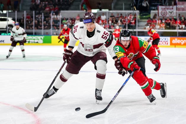 Ice hockey, Eishockey - IIHF WC 2026 ZURICH,SWITZERLAND,26.MAY.26 - ICE HOCKEY - IIHF Ice Hockey World Championship, WM, Weltmeisterschaft 2026, group stage, Hungary vs Latvia. Image shows Roberts Mamcics (LAT) and Krisztian Nagy (HUN).  GEPAxpictures xMaticxKlansek