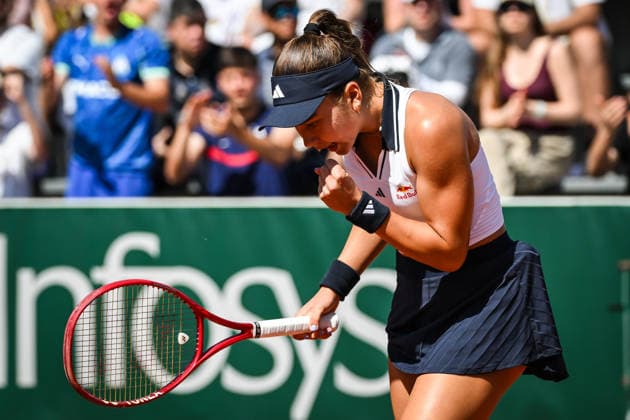 May 26, 2026, Paris, France, France: Iva JOVIC of United States celebrates his point during the third day of the Roland-Garros 2026, French Open 2026, Grand Slam tennis tournament at Roland-Garros Stadium on May 26, 2026 in Paris, France. Paris France - ZUMAm308 20260526_zsp_m308_027 Copyright: xMatthieuxMirvillex