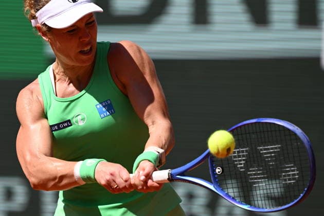 2026 French Open (Roland-Garros) - Day 3 PARIS, FRANCE - MAY 26: Laura Siegemund of Germany in action against Naomi Osaka (not seen) of Japan during a first-round women s singles match on the third day of the French Open (Roland Garros) in Paris, France, on May 26, 2026. Burak Akbulut Anadolu Paris France. Editorial use only. Please get in touch for any other usage.  Copyright: x2026xAnadoluxBurakxAkbulutx