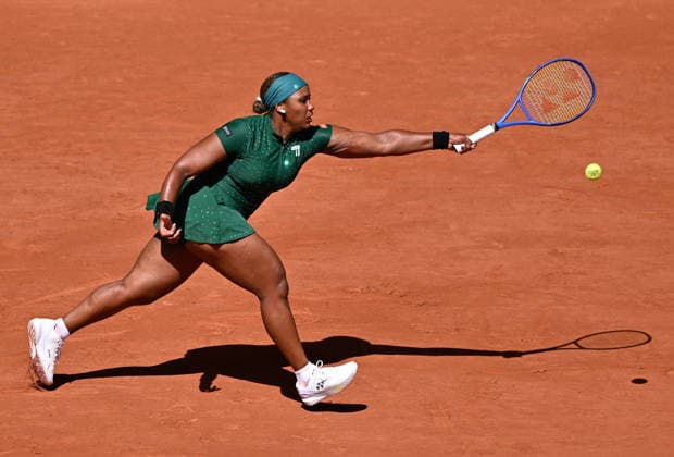 2026 French Open, Roland-Garros - Day 3 PARIS, FRANCE - MAY 26: Taylor Townsend of the United States in in action against compatriot Coco Gauff (not seen) during their Women s Singles first-round match on Day Three of the 2026 French Open at Roland Garros on May 26, 2026 in Paris, France. Mustafa Yalcin Anadolu Paris France. Editorial use only. Please get in touch for any other usage.  Copyright: x2026xAnadoluxMustafaxYalcinx