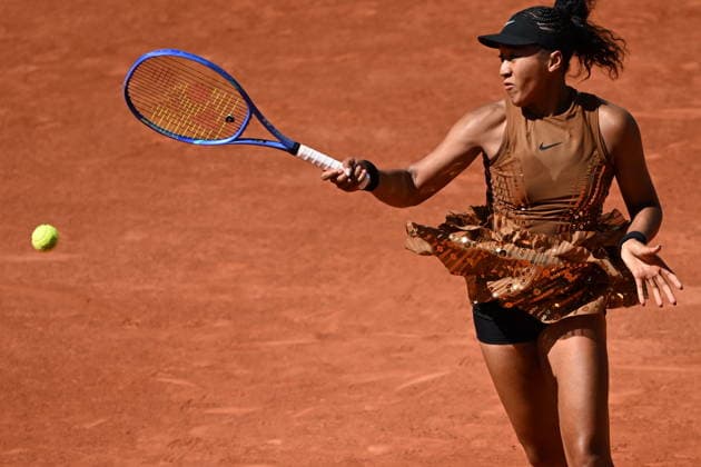 2026 French Open - Day 3 PARIS, FRANCE - MAY 26: Naomi Osaka of Japan in action against Laura Siegemund (not seen) of Germany during the Women s Singles first round match during Day Three of the 2026 French Open at Roland Garros on May 26, 2026 in Paris, France. Burak Akbulut Anadolu Paris France. Editorial use only. Please get in touch for any other usage.  Copyright: x2026xAnadoluxBurakxAkbulutx