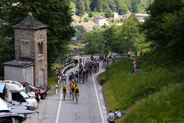 The pack rides during Stage 16 of the Giro d™Italia from Bellinzona to Cari Swiss, Tuesday May 26, 2026  Copyright: xFabioxFerrarii LaPressex