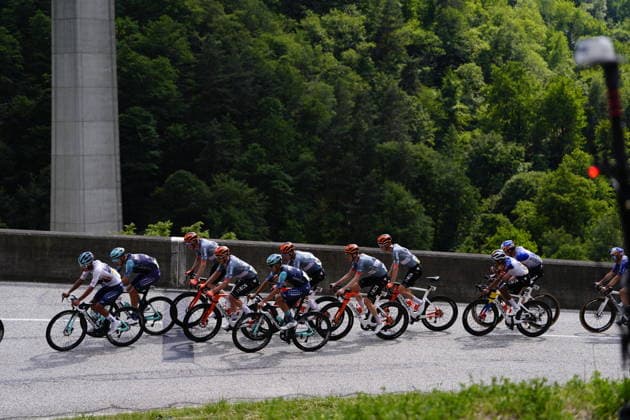 The pack rides during Stage 16 of the Giro d™Italia from Bellinzona to Cari Swiss, Tuesday May 26, 2026  Copyright: xFabioxFerrarii LaPressex