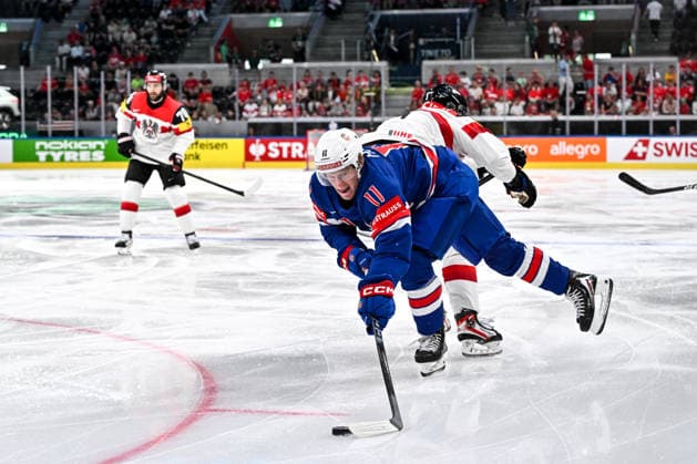 ZURICH, SWITZERLAND MAY 26 Oliver Moore of United States in action during the 2026 IIHF Ice Hockey World Championship Switzerland game between USA and Austria at Swiss Life Arena on May 26, 2026 in Zurich, Zurich Zurich Swiss Life Arena Zurich Switzerland Copyright: xJustPictures.ch AndreaxBrancax jp-en-EuSpIm-JP7_ANB_USA_Aut_26052026_6030