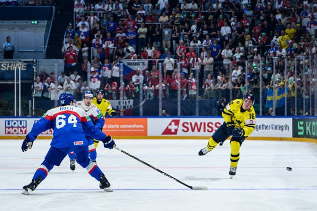 260526 Anton Frondell of Sweden during the 2026 IIHF Ice Hockey World Championship match between Sweden and Slovakia on May 26, 2026 in Fribourg Photo Jesper Zerman BILDBYRAN kod JZ JZ0730 ishockey ice hockey ishockey vm 2026 vm 2026 iihf world championship sverige sweden slovakien slovakia bbeng  Copyright: JESPERxZERMAN BB260526JZ041