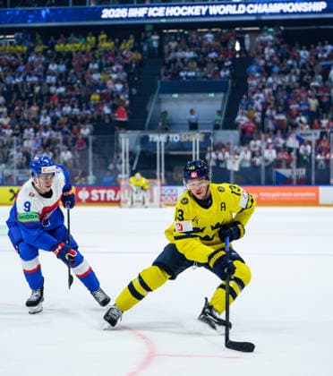 260526 Filip Mesar of Slovakia and Lucas Raymond of Sweden during the 2026 IIHF Ice Hockey World Championship match between Sweden and Slovakia on May 26, 2026 in Fribourg Photo Jesper Zerman BILDBYRAN kod JZ JZ0730 ishockey ice hockey ishockey vm 2026 vm 2026 iihf world championship sverige sweden slovakien slovakia bbeng  Copyright: JESPERxZERMAN BB260526JZ053