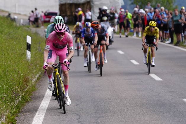 Denmark™s Jonas Vingegaard Hansen of Team Visma Lease A Bike pink jersey during Stage 16 of the Giro d™Italia from Bellinzona to Cari Swiss, Tuesday May 26, 2026  Copyright: xFabioxFerrarii LaPressex