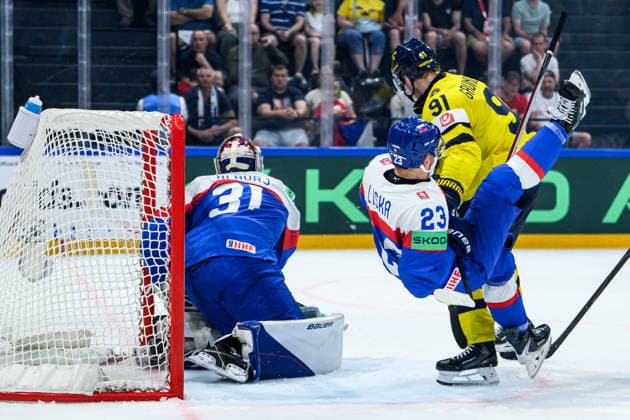 260526 Carl Grundström of Sweden and Adam Liska of Slovakia during the 2026 IIHF Ice Hockey World Championship match between Sweden and Slovakia on May 26, 2026 in Fribourg Photo Jesper Zerman BILDBYRAN kod JZ JZ0730 ishockey ice hockey ishockey vm 2026 vm 2026 iihf world championship sverige sweden slovakien slovakia bbeng  Copyright: JESPERxZERMAN BB260526JZ054