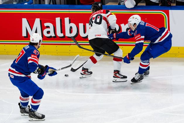 ZURICH, SWITZERLAND - MAY 26: Will Borgen (United States, 17) in the battle for the puck with Tim Harnisch (Austria, 40) during the Preliminary Round - Group A Match 53 between United States and Austria at the IIHF Ice hockey, Eishockey World Championship, WM, Weltmeisterschaft 2026, Swiss Life Arena on May 26, 2026 in Zurich, Switzerland. Zurich Switzerland Copyright: xTimoxSteinx