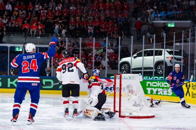 ZURICH, SWITZERLAND - MAY 26: Paul Cotter (United States, 47) shot the 3:0 during the Preliminary Round - Group A Match 53 between United States and Austria at the IIHF Ice hockey, Eishockey World Championship, WM, Weltmeisterschaft 2026, Swiss Life Arena on May 26, 2026 in Zurich, Switzerland. Zurich Switzerland Copyright: xTimoxSteinx