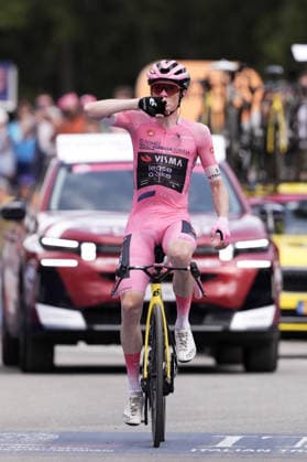 The pink jersey Denmark™s Jonas Vingegaard Hansen of Team Visma Lease A Bike cycles to the finish line to win the Stage 16 of the Giro d™Italia, from Bellinzona to CarÃ¬, Switzerland, Tuesday, May 26, 2026.  Copyright: xMassimoxPaolone LaPressex