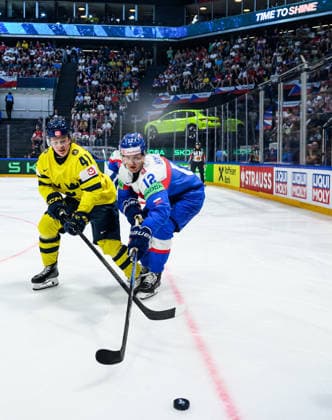 260526 Ivar Stenberg of Sweden and Samuel Knazko of Slovakia during the 2026 IIHF Ice Hockey World Championship match between Sweden and Slovakia on May 26, 2026 in Fribourg Photo Jesper Zerman BILDBYRAN kod JZ JZ0730 ishockey ice hockey ishockey vm 2026 vm 2026 iihf world championship sverige sweden slovakien slovakia bbeng  Copyright: JESPERxZERMAN BB260526JZ068