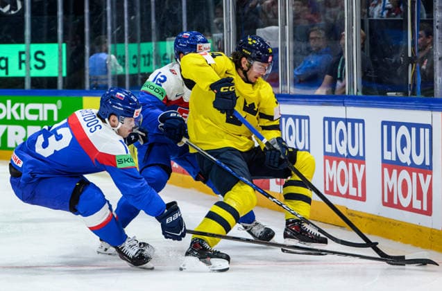 260526 Albert Johansson of Sweden against Samuel Knazko and Frantisek Gajdos of Slovakia during the 2026 IIHF Ice Hockey World Championship match between Sweden and Slovakia on May 26, 2026 in Fribourg Photo Jesper Zerman BILDBYRAN kod JZ JZ0730 ishockey ice hockey ishockey vm 2026 vm 2026 iihf world championship sverige sweden slovakien slovakia bbeng  Copyright: JESPERxZERMAN BB260526JZ070