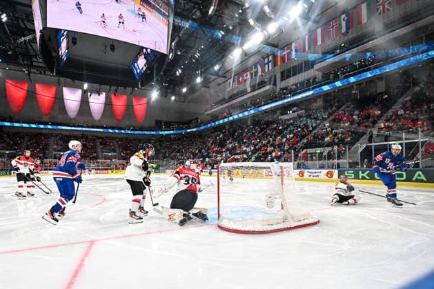 ZURICH, SWITZERLAND MAY 26 Paul Cotter of United States R scores a goal against goalkeeper Atte Tolvanen of Austria during the 2026 IIHF Ice Hockey World Championship Switzerland game between USA and Austria at Swiss Life Arena on May 26, 2026 in Zurich, Zurich Zurich Swiss Life Arena Zurich Switzerland Copyright: xJustPictures.ch AndreaxBrancax jp-en-EuSpIm-JP7_ANB_USA_Aut_26052026_2576