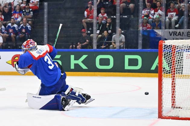 Goalkeeper Samuel Hlavaj of Slovakia gives up a goal during the IIHF World Championship, WM, Weltmeisterschaft Group B match Sweden vs Slovakia on May 26, 2026, Fribourg, Switzerland. (CTKxPhoto RadekxPetrasek) CTKPhotoP2026052607021  CTKPhotoP2026052607021